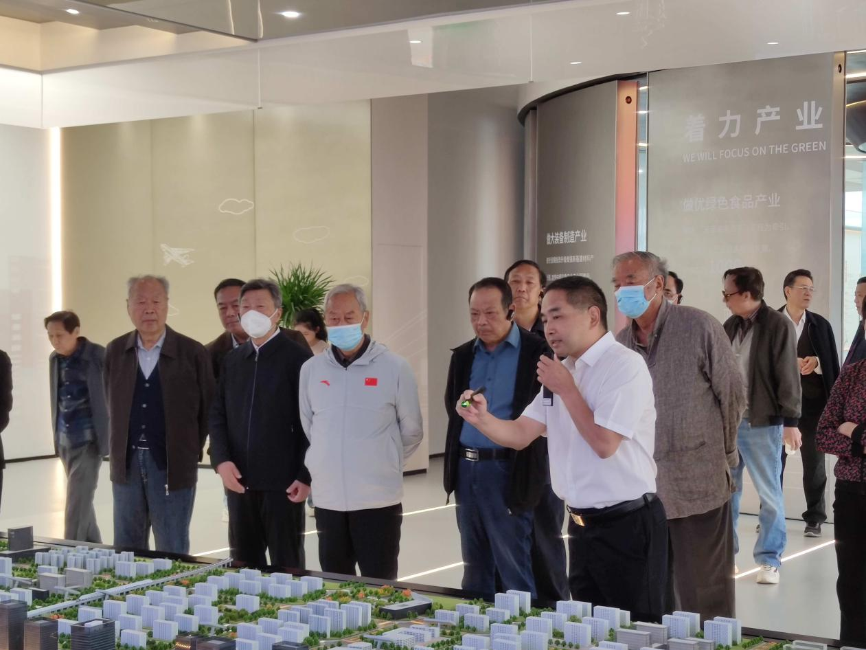 市老干部局“信陽人看信陽”主題活動(dòng)在信陽CAZ城市展廳舉行