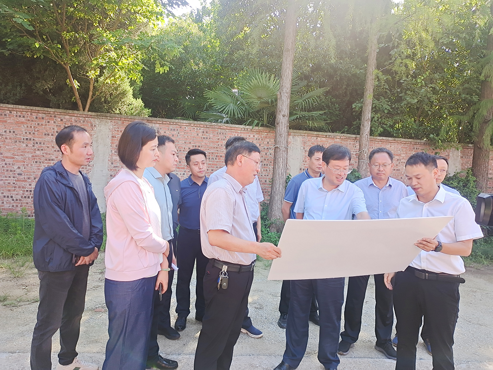 信陽市副市長于海忠蒞臨浉河南路、CAZ片區(qū)調研項目建設工作   